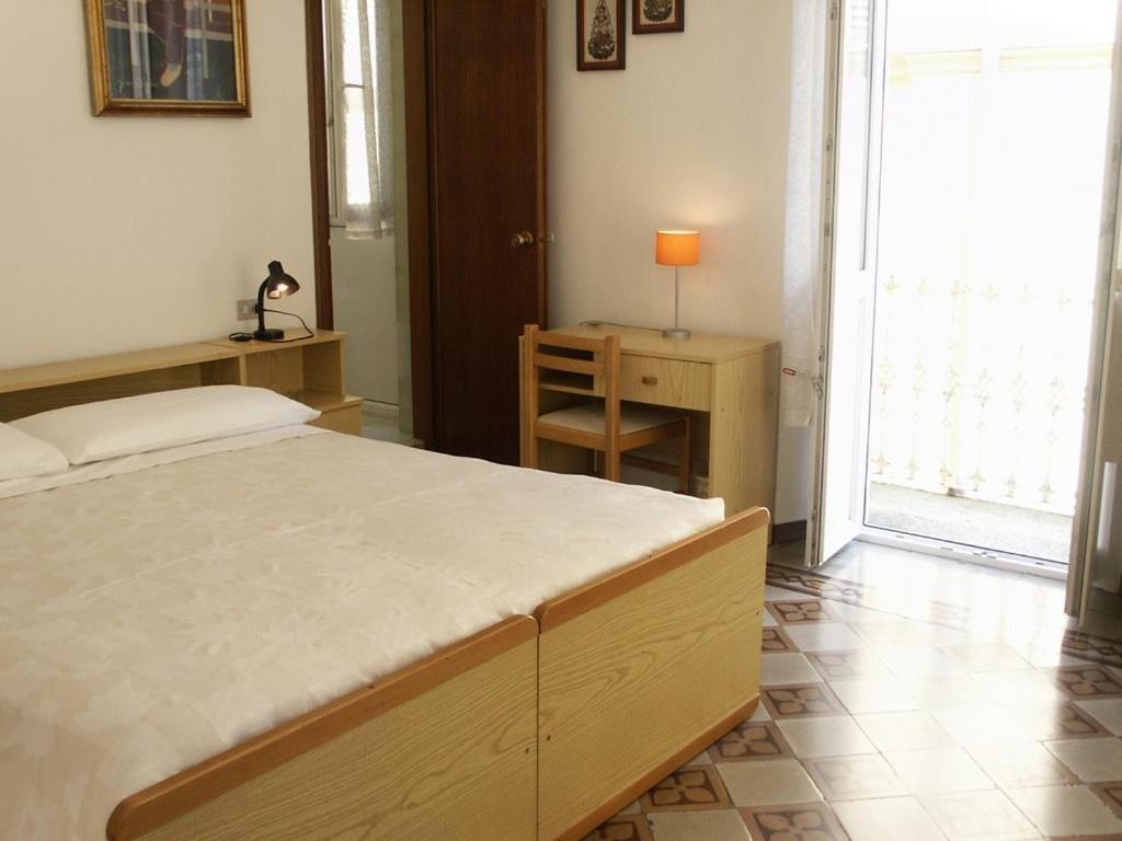 Albergo Corona Salsomaggiore Terme Szoba fotó