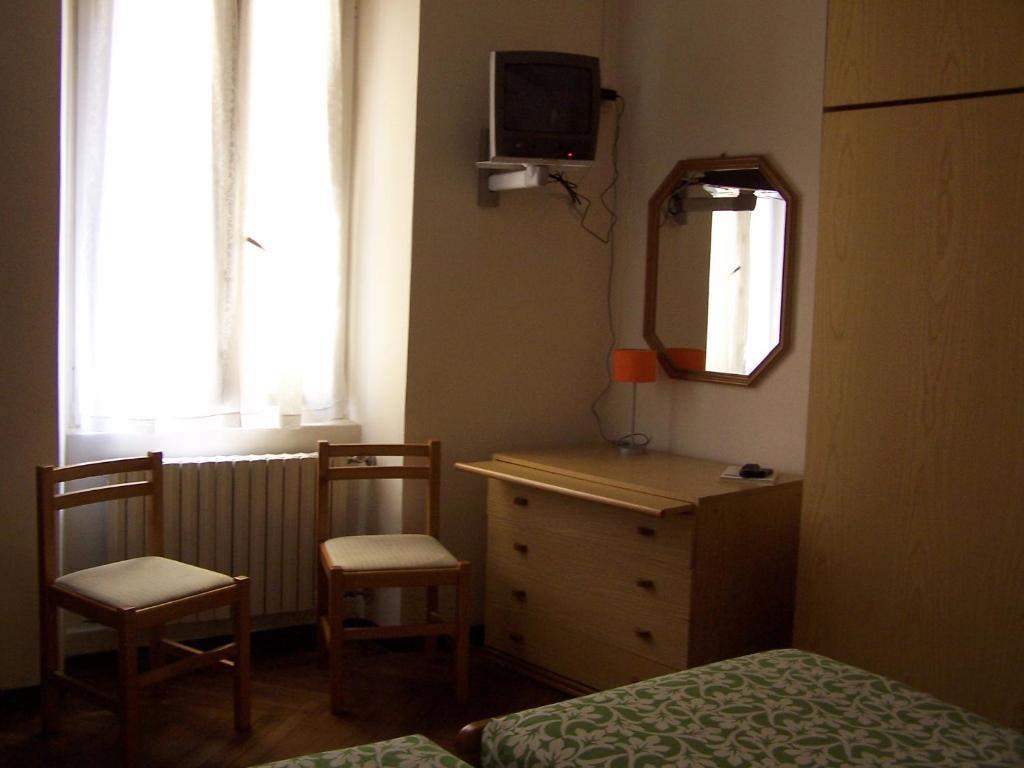 Albergo Corona Salsomaggiore Terme Szoba fotó