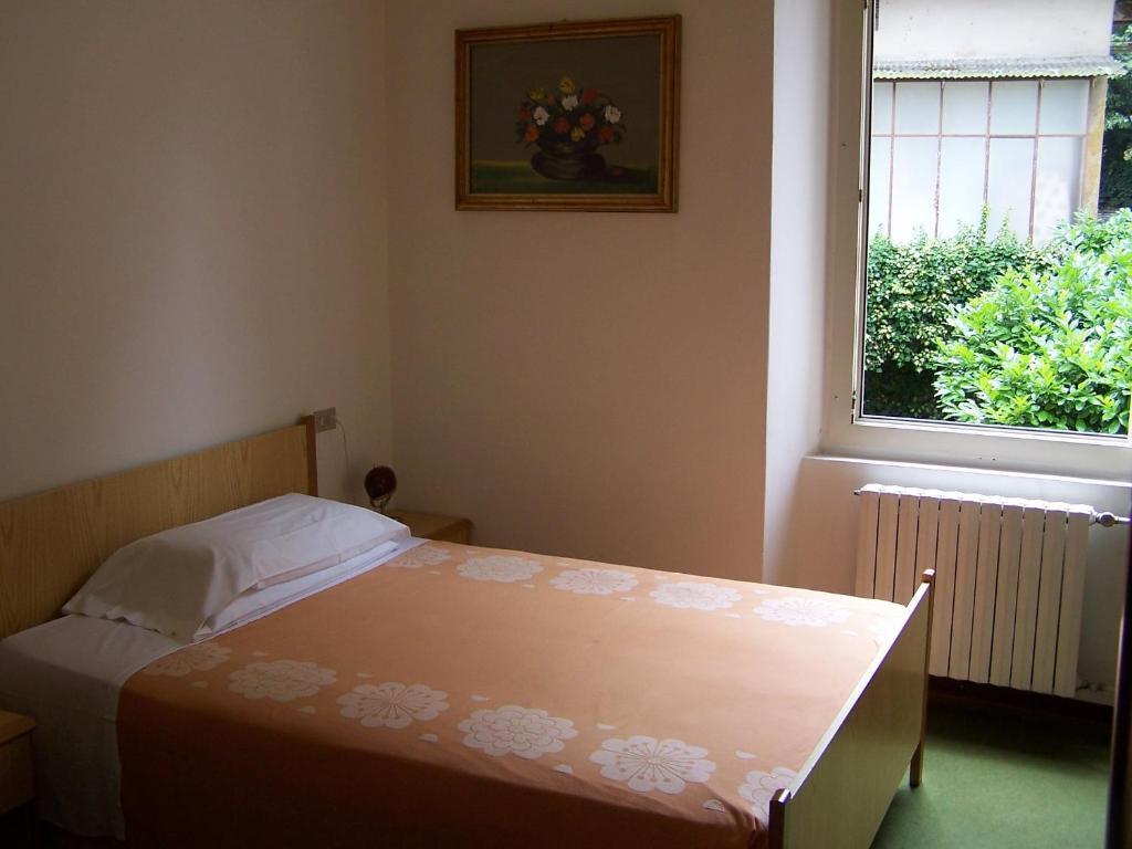 Albergo Corona Salsomaggiore Terme Szoba fotó