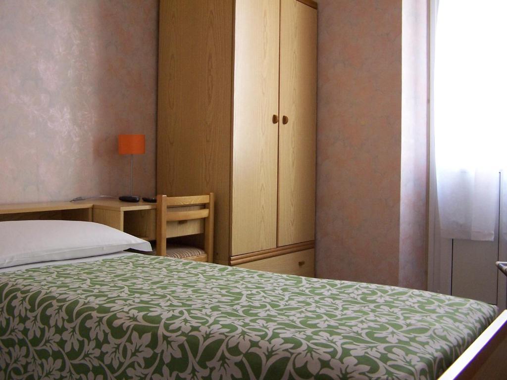 Albergo Corona Salsomaggiore Terme Szoba fotó